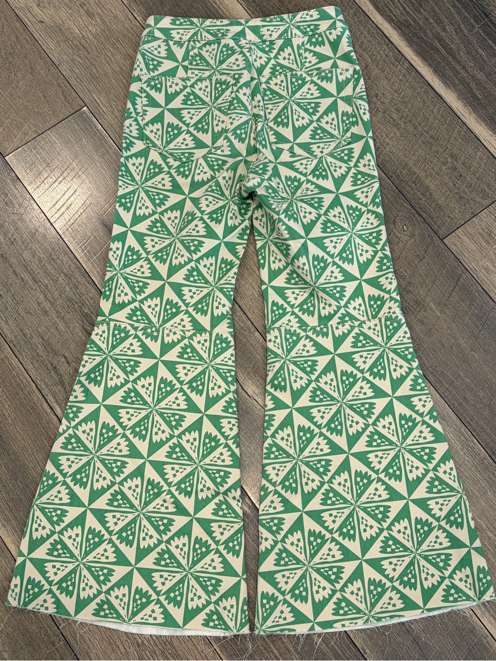 Free People We The Free Youthquake Printed Crop Flare Green Cream Pants size 25 - Picture 8 of 9